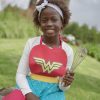 Delantal de niña de Wonder Women Foodie Fashion marca de ropa de la Chef Sophia