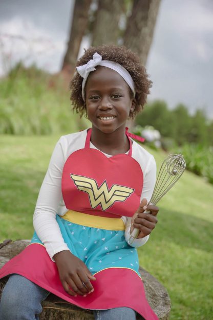 Delantal de niña de Wonder Women Foodie Fashion marca de ropa de la Chef Sophia