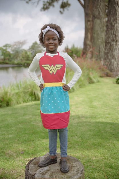 Delantal de niña de Wonder Women Foodie Fashion marca de ropa de la Chef Sophia